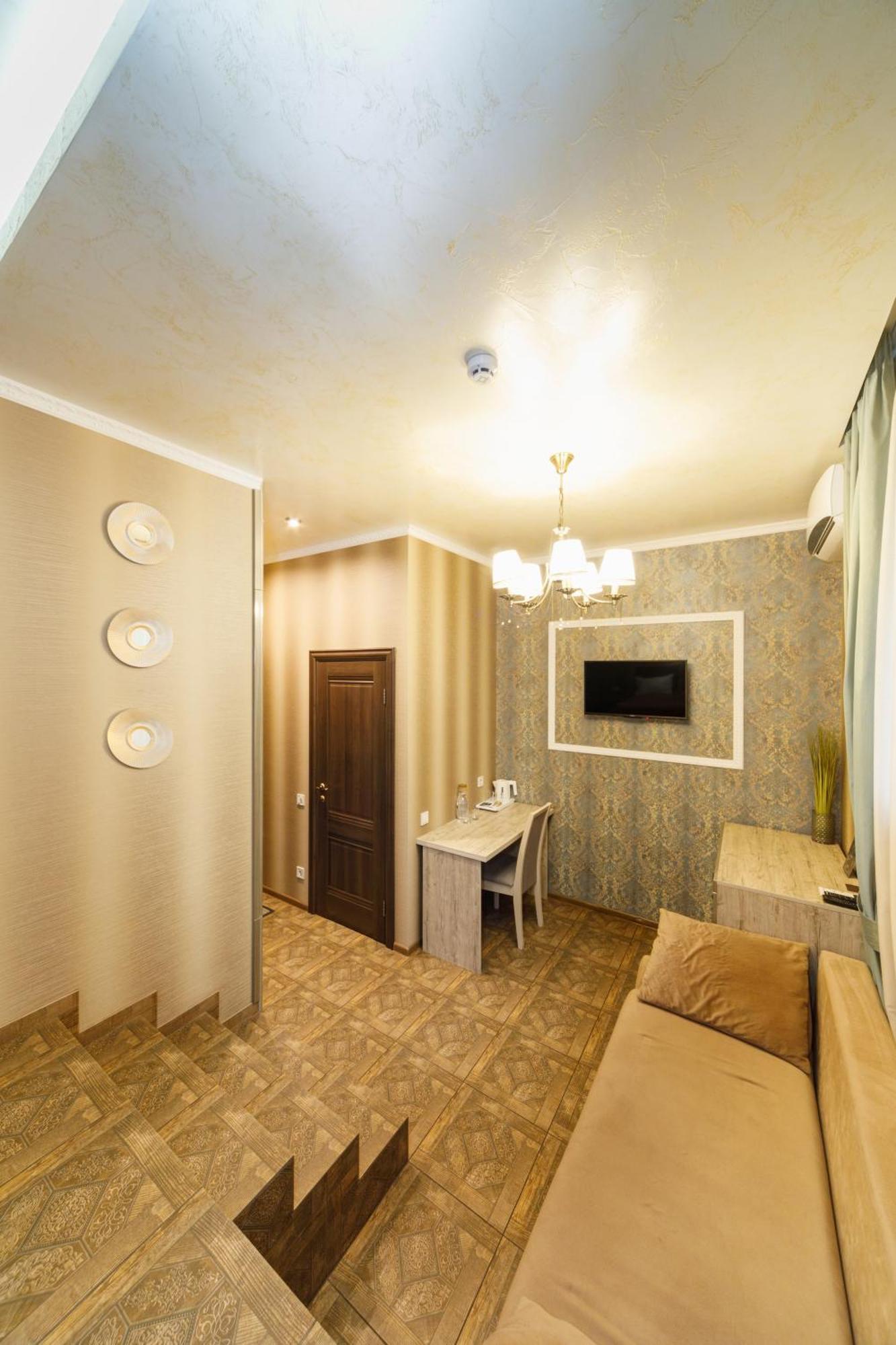 L.O.Y Family Hotel دنيبروبيتروفسك المظهر الخارجي الصورة
