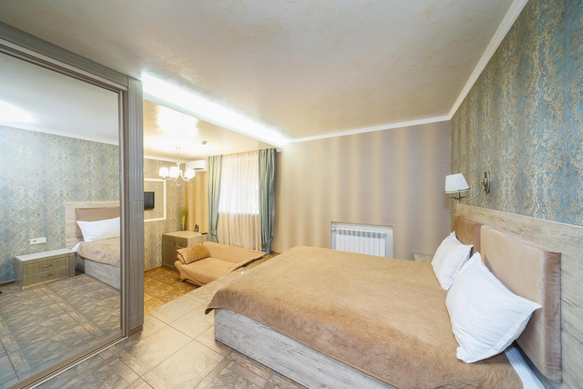 L.O.Y Family Hotel دنيبروبيتروفسك المظهر الخارجي الصورة