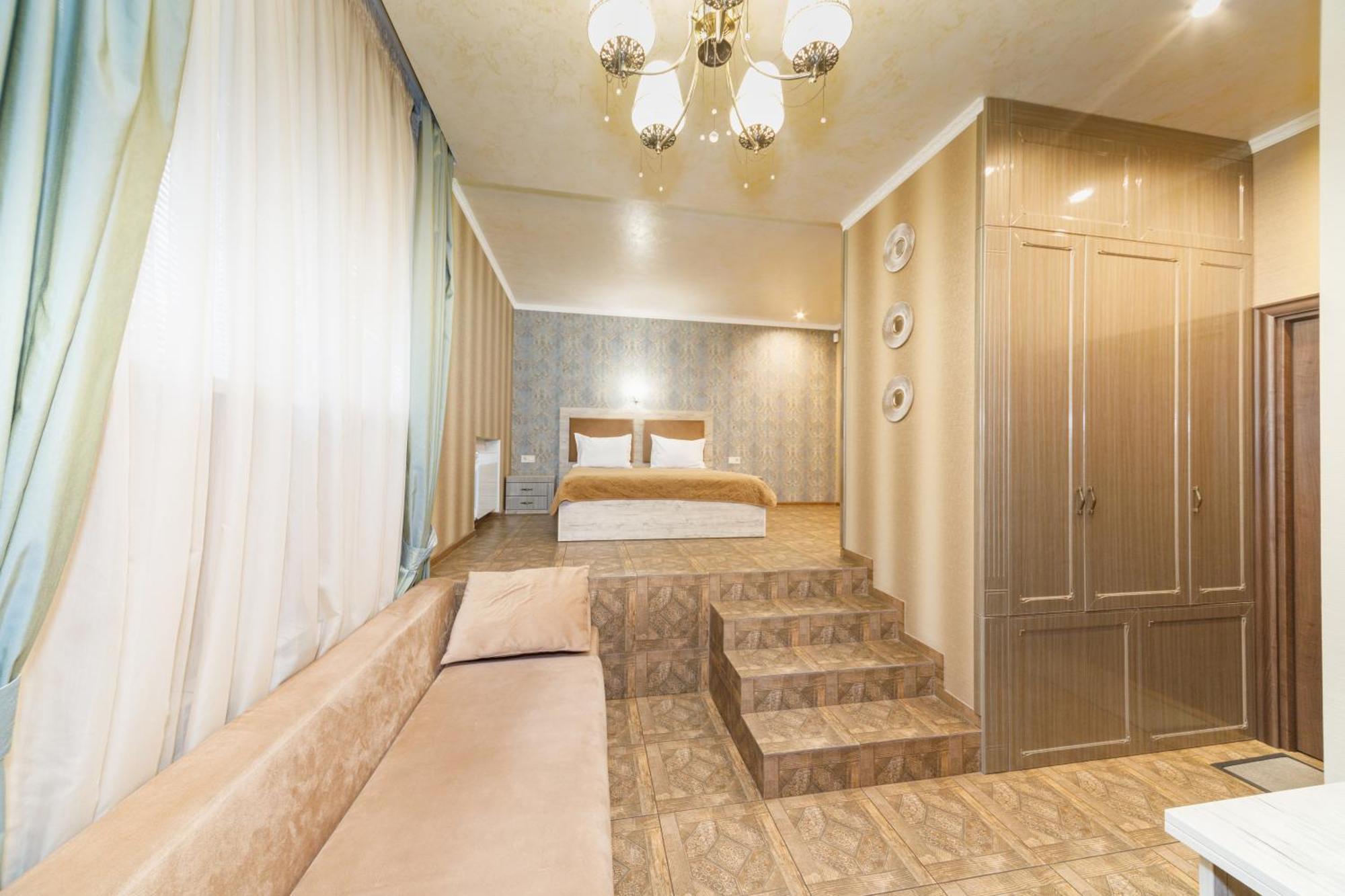 L.O.Y Family Hotel دنيبروبيتروفسك المظهر الخارجي الصورة