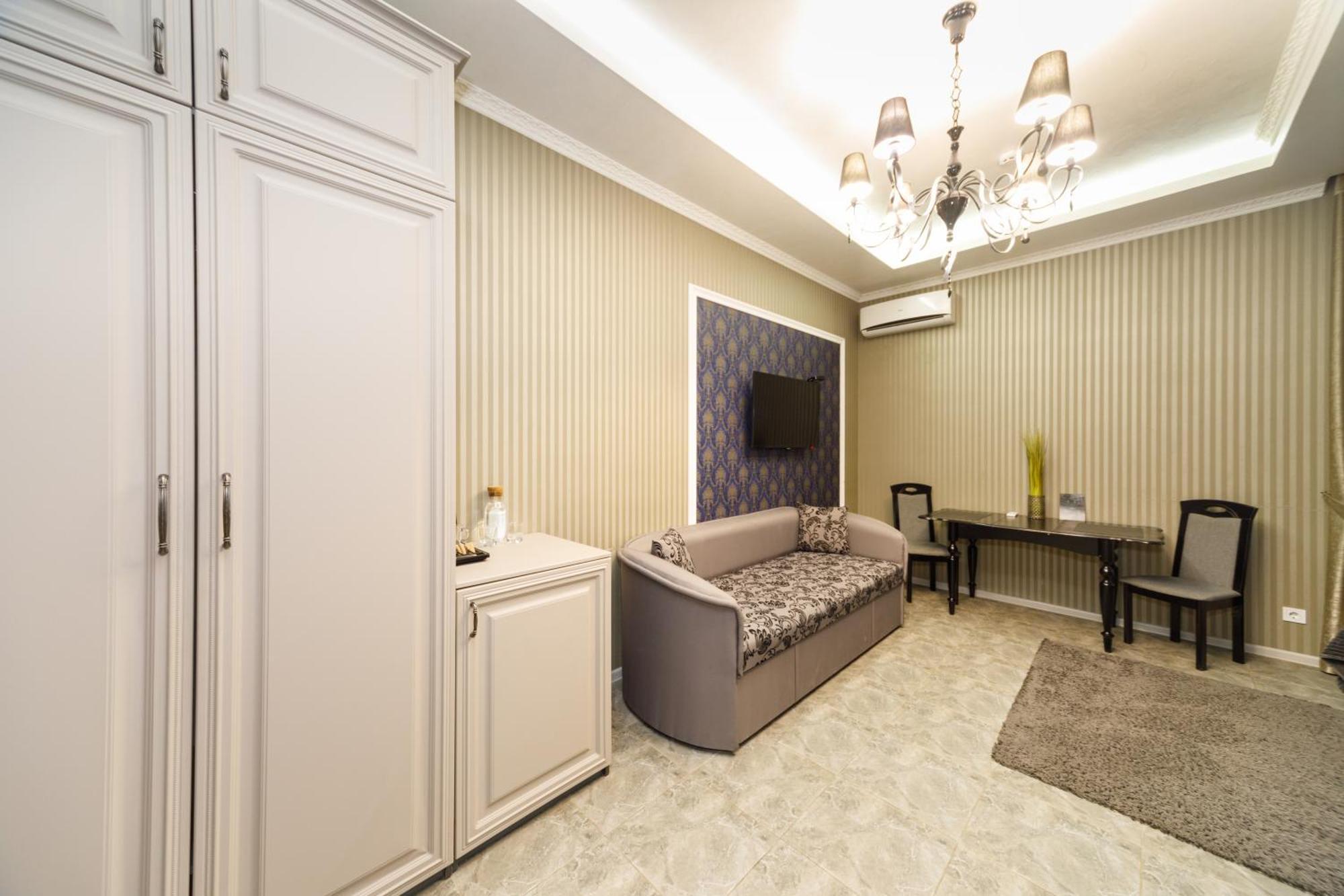 L.O.Y Family Hotel دنيبروبيتروفسك المظهر الخارجي الصورة