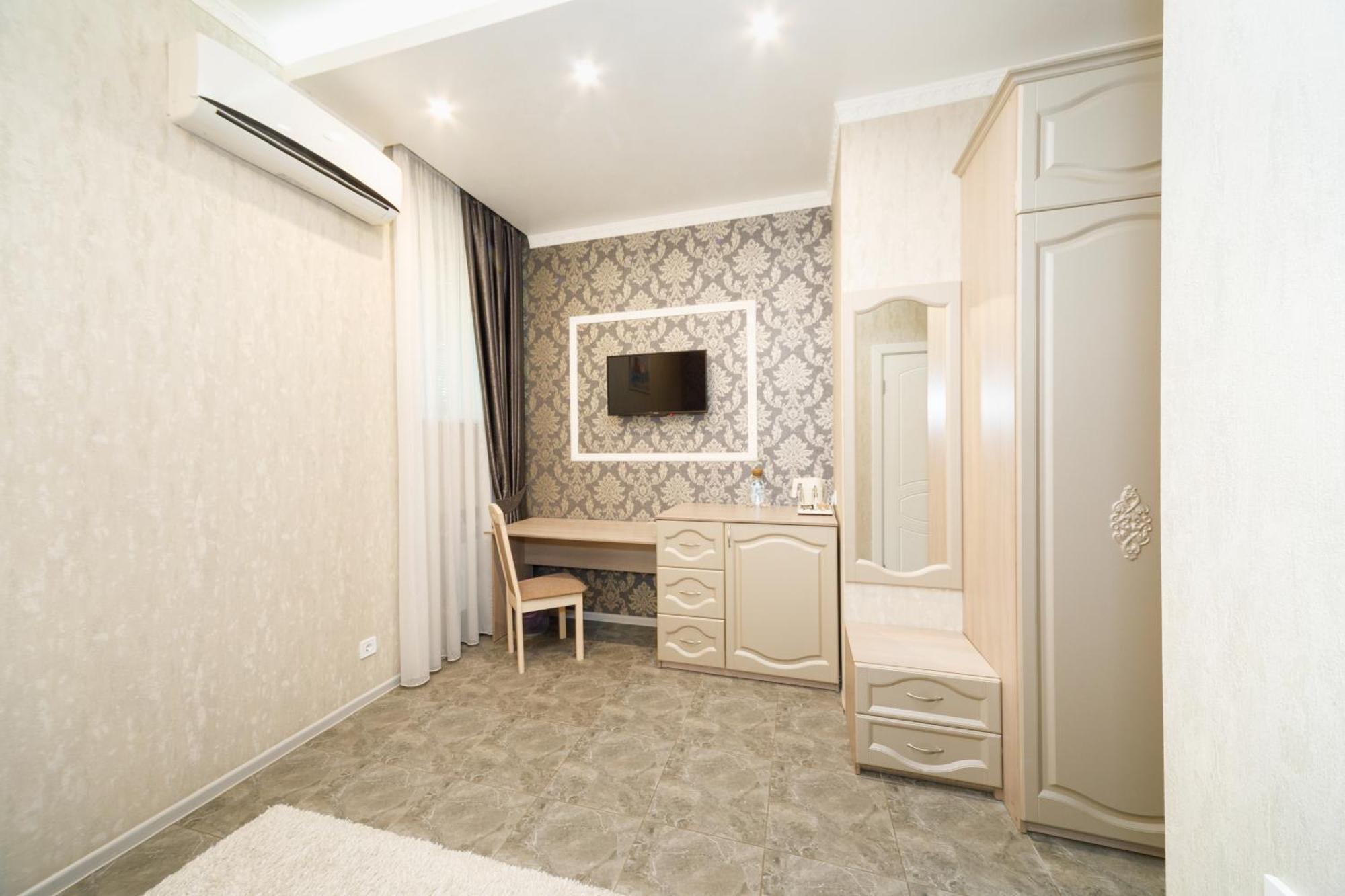 L.O.Y Family Hotel دنيبروبيتروفسك المظهر الخارجي الصورة