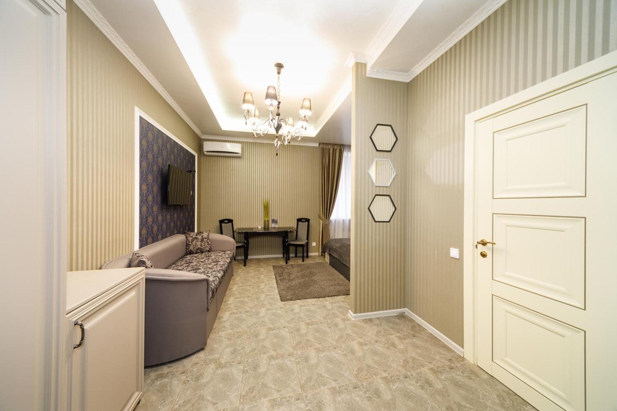 L.O.Y Family Hotel دنيبروبيتروفسك المظهر الخارجي الصورة