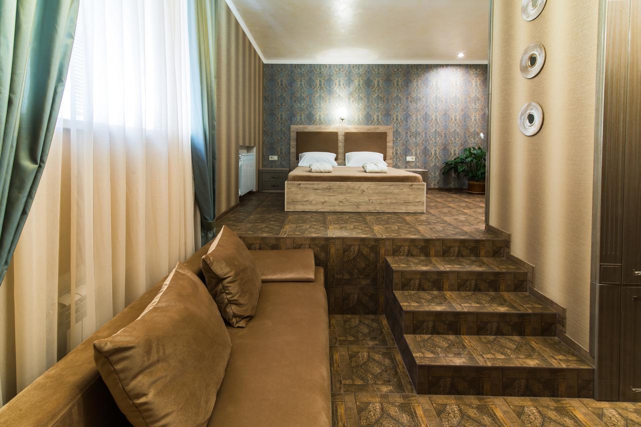 L.O.Y Family Hotel دنيبروبيتروفسك المظهر الخارجي الصورة