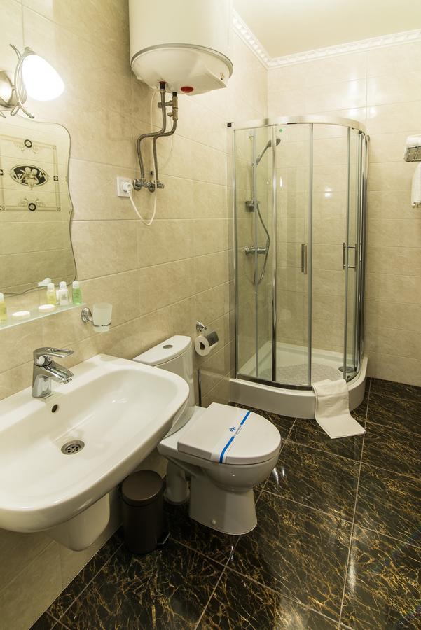 L.O.Y Family Hotel دنيبروبيتروفسك المظهر الخارجي الصورة